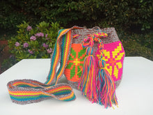 Load image into Gallery viewer, Authentic Handmade Mochilas Wayuu Bags - Small La Paz