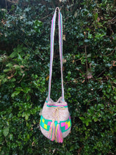 Load image into Gallery viewer, Authentic Handmade Mochilas Wayuu Bags - Small Cota