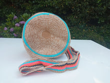 Load image into Gallery viewer, Authentic Handmade Mochilas Wayuu Bags - Small La Mesa