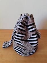 Load image into Gallery viewer, Authentic Handmade Mochilas Wayuu Bags - Matizada Bogota