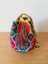 Load image into Gallery viewer, Authentic Handmade Mochilas Wayuu Bags - Medium Uno