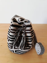 Load image into Gallery viewer, Authentic Handmade Mochilas Wayuu Bags - Small Lines 5