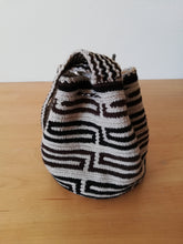 Load image into Gallery viewer, Authentic Handmade Mochilas Wayuu Bags - Small Lines 5