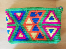 Load image into Gallery viewer, Unique & Authentic Purses Wayuu - Medium 37