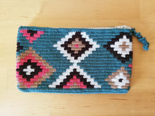 Load image into Gallery viewer, Unique & Authentic Purses Wayuu - Medium 24