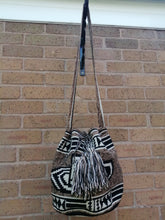 Load image into Gallery viewer, Authentic Bags Mochilas Wayuu - Café Dos