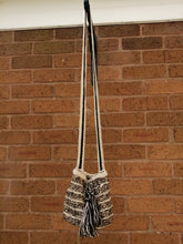 Load image into Gallery viewer, Authentic Handmade Mochilas Wayuu Bags - Small Cajica