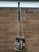 Load image into Gallery viewer, Authentic Handmade Mochilas Wayuu Bags - Small Zipaquira