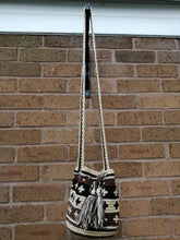 Load image into Gallery viewer, Authentic Handmade Mochilas Wayuu Bags - Small Zipaquira
