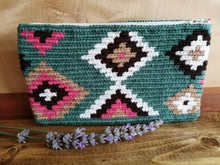 Load image into Gallery viewer, Unique & Authentic Purses Wayuu - Medium 24
