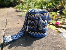Load image into Gallery viewer, Handmade Cross-body Bags Mochilas Wayuu Collection Oceano Azul - Palmas