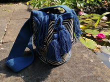 Load image into Gallery viewer, Handmade Cross-body Bags Mochilas Wayuu Collection Oceano Azul - Amberes