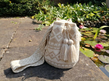 Load image into Gallery viewer, Handmade Cross-body Bags Mochilas Wayuu Collection Natural - Armenía
