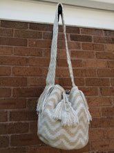 Load image into Gallery viewer, Handmade Cross-body Bags Mochilas Wayuu Collection Natural - Quindío