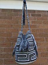 Load image into Gallery viewer, Handmade Cross-body Bags Mochilas Wayuu Collection Natural - Valle