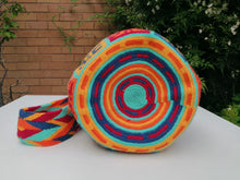 Load image into Gallery viewer, 100% Authentic Handmade Mochila Wayuu - Sol Tres