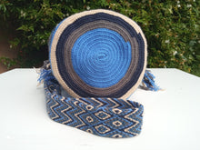 Load image into Gallery viewer, Authentic Handmade Bags Mochilas Wayuu CARNAVAL COLLECTION MEDIANA Siyupaha