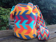 Load image into Gallery viewer, Mochila Wayuu Authentic Handmade Mochila Wayuu - Cundinamarca Pulí