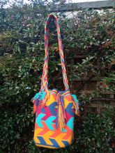 Load image into Gallery viewer, Mochila Wayuu Authentic Handmade Mochila Wayuu - Cundinamarca Pulí