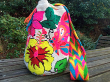 Load image into Gallery viewer, Tapizada Mochila Wayuu Authentic Handmade Mochila Wayuu - Tapizada Apulo