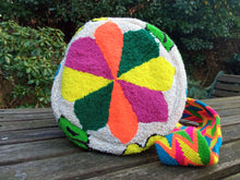 Load image into Gallery viewer, Tapizada Mochila Wayuu Authentic Handmade Mochila Wayuu - Tapizada Apulo