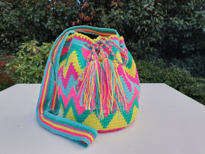 Authentic Handmade Bags Mochilas Wayuu Arcoiris COLLECTION MEDIANA El Trébol