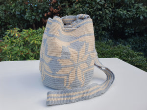 Authentic Handmade Bags Mochilas Wayuu Arcoiris COLLECTION MEDIANA Loma Fresca