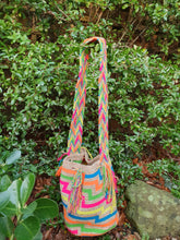 Load image into Gallery viewer, Mochila Wayuu Authentic Handmade Mochila Wayuu - ARCOIRIS COLLECTION - Guamal