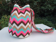 Load image into Gallery viewer, Mochila Wayuu Authentic Handmade Mochila Wayuu - ARCOIRIS COLLECTION - Remolino