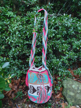 Load image into Gallery viewer, Mochila Wayuu Authentic Handmade Mochila Wayuu - ARCOIRIS COLLECTION - Santa Marta