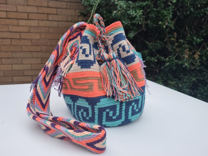 Authentic Handmade Bags Mochilas Wayuu COLLECTION MEDIANA Viva Colombia Olas