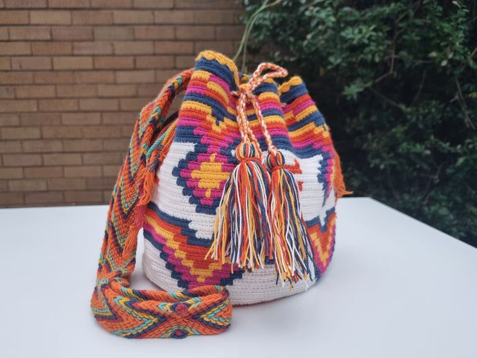 Authentic Handmade Bags Mochilas Wayuu COLLECTION MEDIANA Viva Colombia Luna