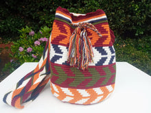 Load image into Gallery viewer, 100% Authentic Handmade Mochila Wayuu A Piece of Colombian Culture - CATAMBUCO