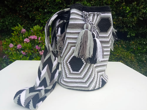 Mochila Wayuu 100% Authentic Handmade Beautiful, Unique and Practical Bags - MORASURCO