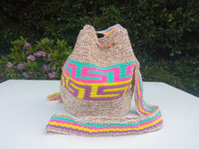Load image into Gallery viewer, Authentic Handmade Mochilas Wayuu Bags - Small Modelia