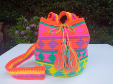 Load image into Gallery viewer, Authentic Handmade Mochilas Wayuu Bags - Small Guatavita