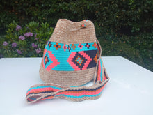 Load image into Gallery viewer, Authentic Handmade Mochilas Wayuu Bags - Small La Mesa