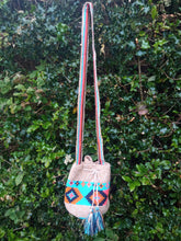 Load image into Gallery viewer, Authentic Handmade Mochilas Wayuu Bags - Small La Mesa