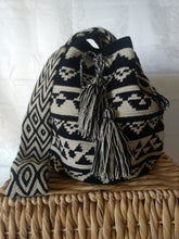 Load image into Gallery viewer, Authentic Bags Mochilas Wayuu - Café Diez