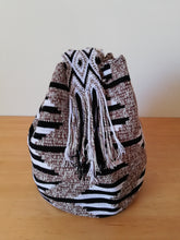 Load image into Gallery viewer, Authentic Handmade Mochilas Wayuu Bags - Matizada Bogota