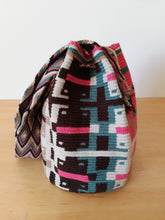 Load image into Gallery viewer, Authentic Handmade Mochilas Wayuu Bags - Montserrate 3