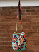 Load image into Gallery viewer, Authentic Handmade Mochilas Wayuu Bags - Mediana La Vega