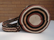 Load image into Gallery viewer, Authentic Handmade Mochilas Wayuu Bags - Mediana Chía
