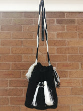 Load image into Gallery viewer, Original Handmade Bags Mochilas Wayuu  Collection Bahía - Negra