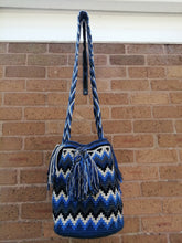 Load image into Gallery viewer, Handmade Cross-body Bags Mochilas Wayuu Collection Oceano Azul - Palmas