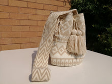 Load image into Gallery viewer, Handmade Cross-body Bags Mochilas Wayuu Collection Natural - Armenía
