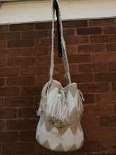 Load image into Gallery viewer, Handmade Cross-body Bags Mochilas Wayuu Collection Natural - Salento