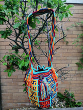 Load image into Gallery viewer, 100% Authentic Handmade Mochila Wayuu - Sol Tres