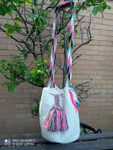 Load image into Gallery viewer, Original Handmade Bags Mochilas Wayuu  Collection Bahía - Cinco