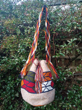 Load image into Gallery viewer, Mochila Wayuu Authentic Handmade Mochila Wayuu - Cundinamarca Villeta